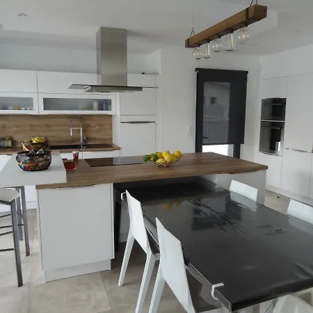 Moderne Dans Quartier Calme Villa