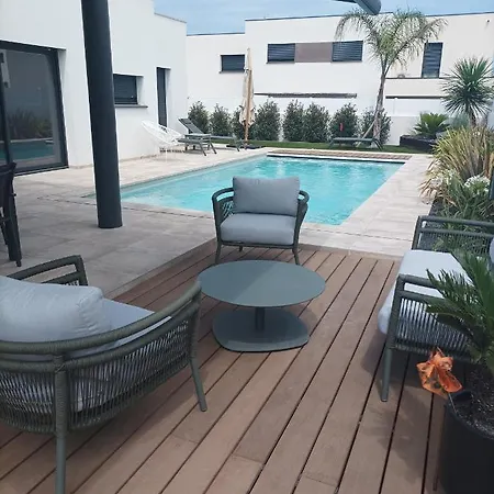 Vila Moderne Dans Quartier Calme